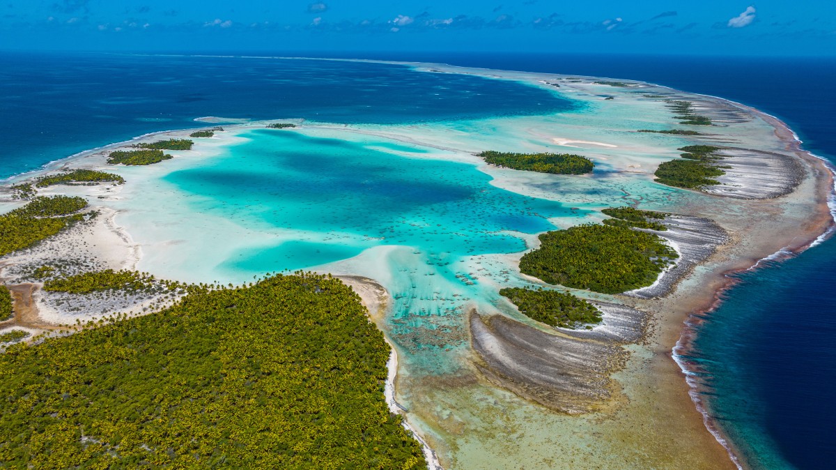 Le Lagon Bleu et l'Île aux Récifs